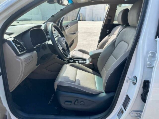 Белый Хендай Туксон, объемом двигателя 2.4 л и пробегом 36 тыс. км за 11400 $, фото 8 на Automoto.ua