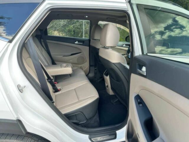 Белый Хендай Туксон, объемом двигателя 2.4 л и пробегом 36 тыс. км за 11400 $, фото 11 на Automoto.ua