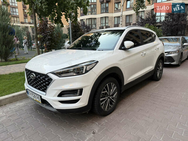 Белый Хендай Туксон, объемом двигателя 2 л и пробегом 167 тыс. км за 22499 $, фото 1 на Automoto.ua