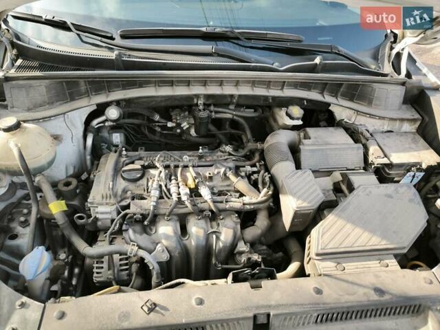 Белый Хендай Туксон, объемом двигателя 2 л и пробегом 191 тыс. км за 22500 $, фото 15 на Automoto.ua