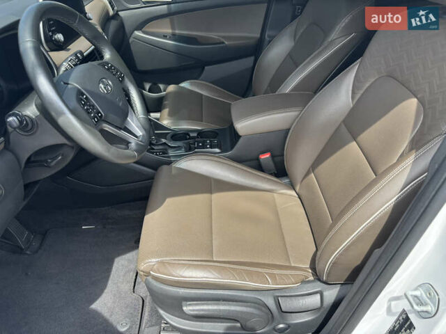 Белый Хендай Туксон, объемом двигателя 1.58 л и пробегом 107 тыс. км за 18500 $, фото 9 на Automoto.ua