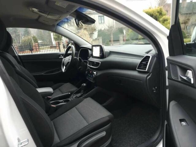 Білий Хендай Туксон, об'ємом двигуна 2 л та пробігом 79 тис. км за 12100 $, фото 5 на Automoto.ua