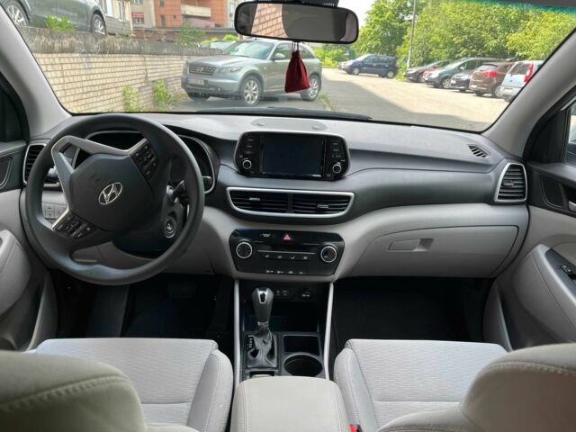 Белый Хендай Туксон, объемом двигателя 2 л и пробегом 95 тыс. км за 14500 $, фото 5 на Automoto.ua