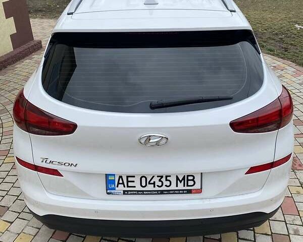 Белый Хендай Туксон, объемом двигателя 2 л и пробегом 43 тыс. км за 23300 $, фото 4 на Automoto.ua