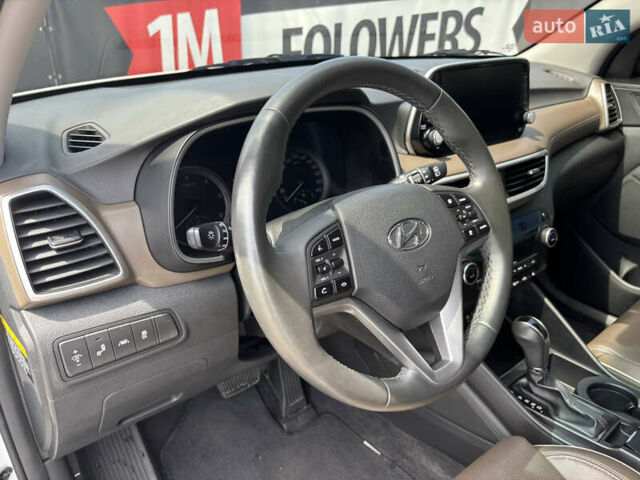 Белый Хендай Туксон, объемом двигателя 1.58 л и пробегом 107 тыс. км за 18500 $, фото 8 на Automoto.ua