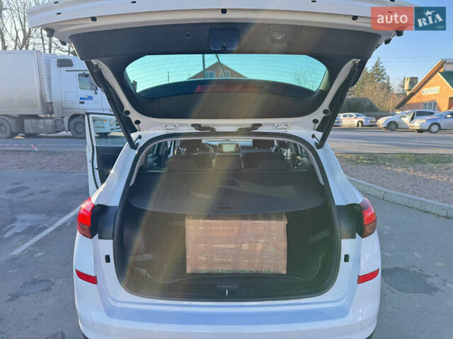 Белый Хендай Туксон, объемом двигателя 2 л и пробегом 270 тыс. км за 19800 $, фото 13 на Automoto.ua