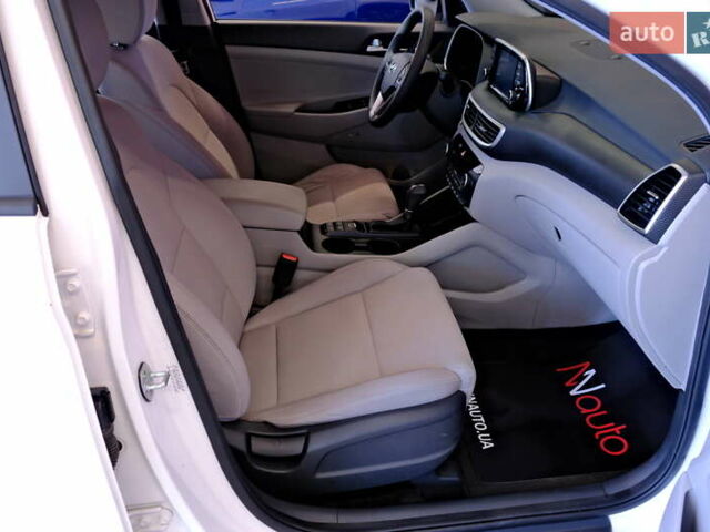 Белый Хендай Туксон, объемом двигателя 2.4 л и пробегом 63 тыс. км за 19500 $, фото 51 на Automoto.ua