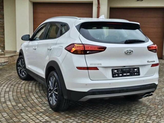 Білий Хендай Туксон, об'ємом двигуна 2 л та пробігом 79 тис. км за 12100 $, фото 2 на Automoto.ua