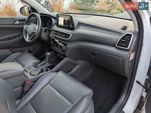 Білий Хендай Туксон, об'ємом двигуна 1.6 л та пробігом 152 тис. км за 21950 $, фото 57 на Automoto.ua