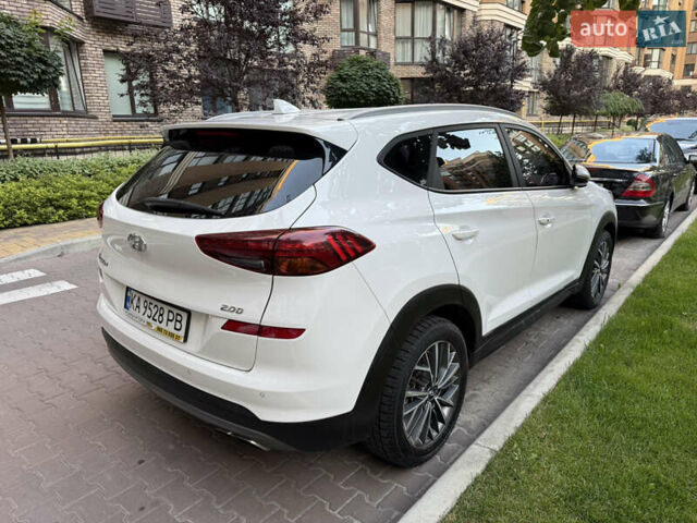 Белый Хендай Туксон, объемом двигателя 2 л и пробегом 167 тыс. км за 22499 $, фото 8 на Automoto.ua