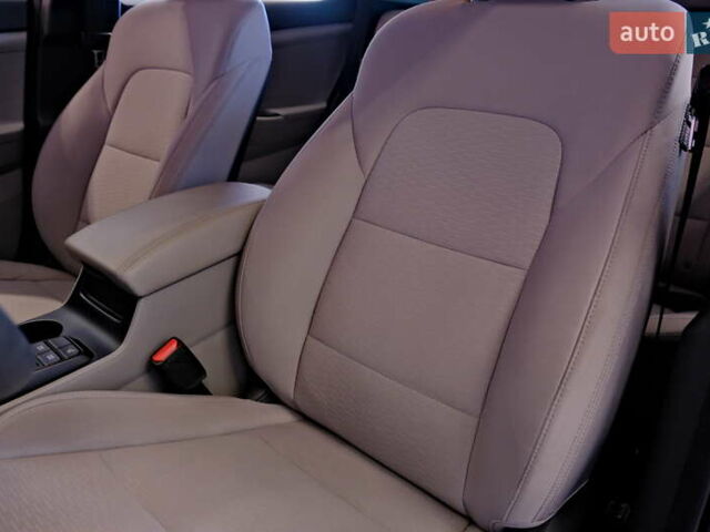 Белый Хендай Туксон, объемом двигателя 2.4 л и пробегом 63 тыс. км за 19500 $, фото 42 на Automoto.ua