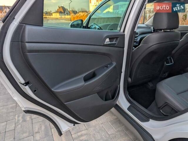 Білий Хендай Туксон, об'ємом двигуна 1.6 л та пробігом 152 тис. км за 21950 $, фото 56 на Automoto.ua