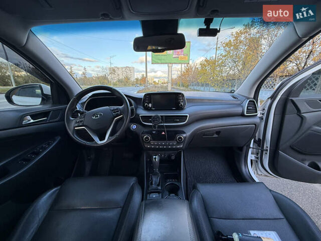 Белый Хендай Туксон, объемом двигателя 1.6 л и пробегом 53 тыс. км за 22500 $, фото 31 на Automoto.ua