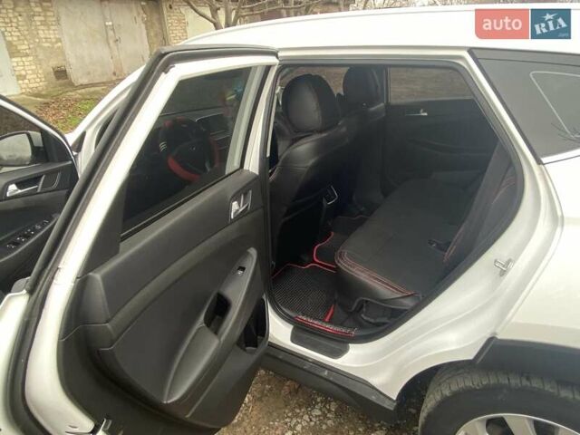Білий Хендай Туксон, об'ємом двигуна 2 л та пробігом 40 тис. км за 20700 $, фото 2 на Automoto.ua