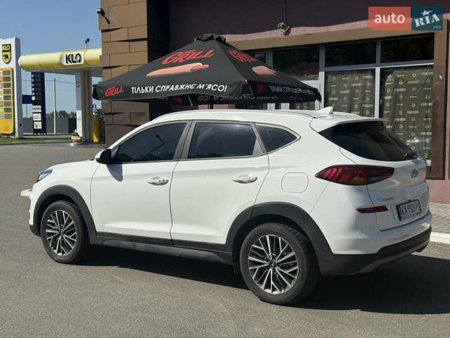 Белый Хендай Туксон, объемом двигателя 2 л и пробегом 167 тыс. км за 22499 $, фото 4 на Automoto.ua
