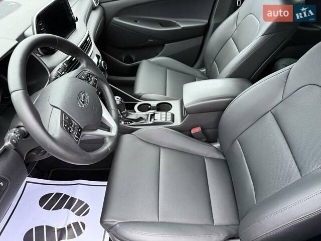 Белый Хендай Туксон, объемом двигателя 2 л и пробегом 114 тыс. км за 23900 $, фото 17 на Automoto.ua