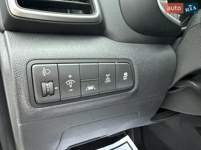 Белый Хендай Туксон, объемом двигателя 2 л и пробегом 114 тыс. км за 23900 $, фото 16 на Automoto.ua