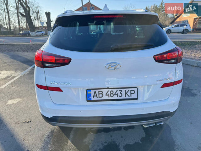 Белый Хендай Туксон, объемом двигателя 2 л и пробегом 270 тыс. км за 19800 $, фото 7 на Automoto.ua