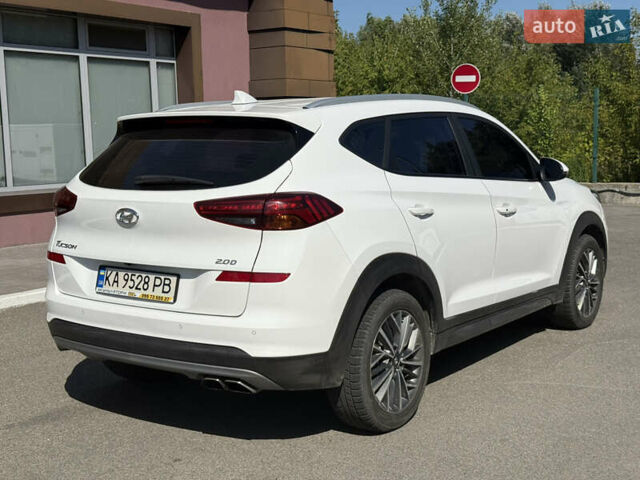 Белый Хендай Туксон, объемом двигателя 2 л и пробегом 167 тыс. км за 22499 $, фото 6 на Automoto.ua
