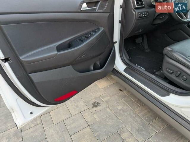 Білий Хендай Туксон, об'ємом двигуна 1.6 л та пробігом 152 тис. км за 21950 $, фото 53 на Automoto.ua