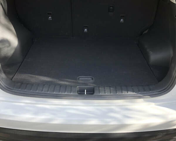 Белый Хендай Туксон, объемом двигателя 2 л и пробегом 25 тыс. км за 15900 $, фото 9 на Automoto.ua