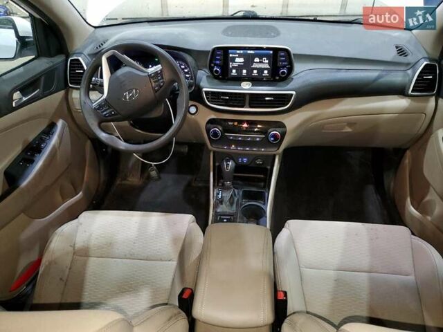 Белый Хендай Туксон, объемом двигателя 2 л и пробегом 97 тыс. км за 4400 $, фото 7 на Automoto.ua