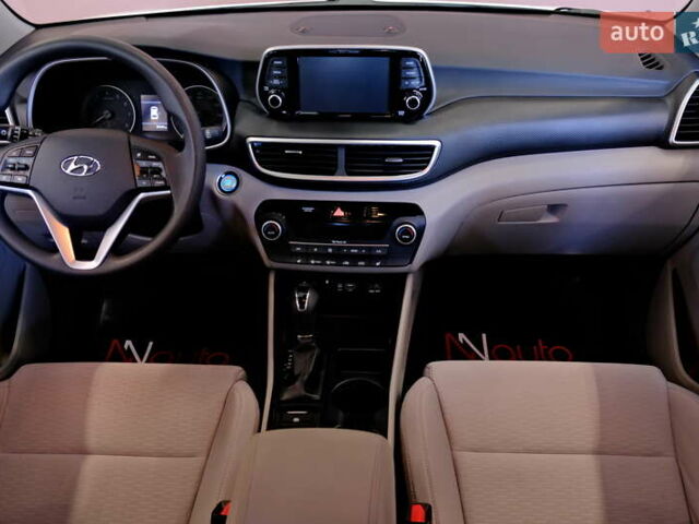 Белый Хендай Туксон, объемом двигателя 2.4 л и пробегом 63 тыс. км за 19500 $, фото 54 на Automoto.ua