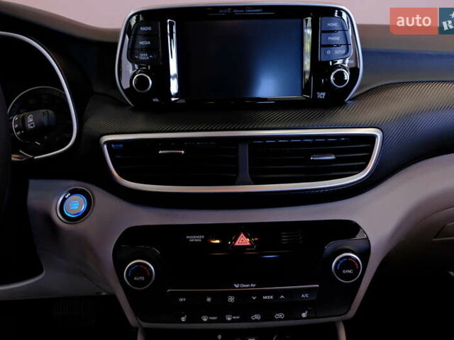 Белый Хендай Туксон, объемом двигателя 2.4 л и пробегом 63 тыс. км за 19500 $, фото 28 на Automoto.ua