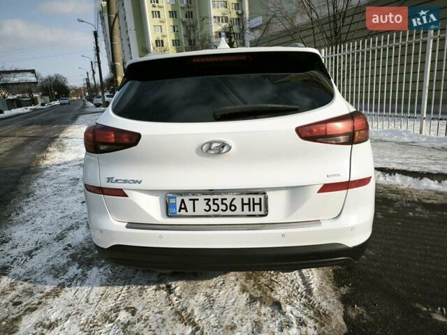 Белый Хендай Туксон, объемом двигателя 2 л и пробегом 191 тыс. км за 22500 $, фото 21 на Automoto.ua