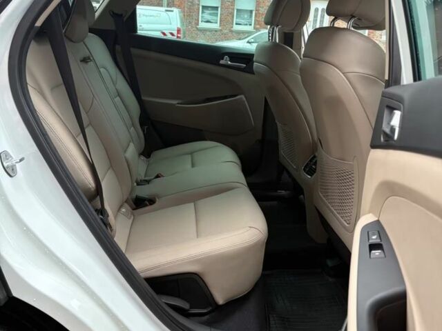 Білий Хендай Туксон, об'ємом двигуна 0 л та пробігом 74 тис. км за 15000 $, фото 6 на Automoto.ua