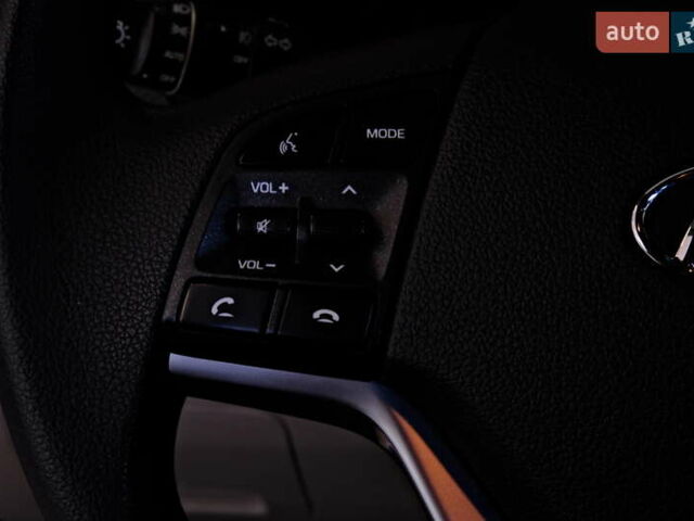 Белый Хендай Туксон, объемом двигателя 2.4 л и пробегом 63 тыс. км за 19500 $, фото 31 на Automoto.ua