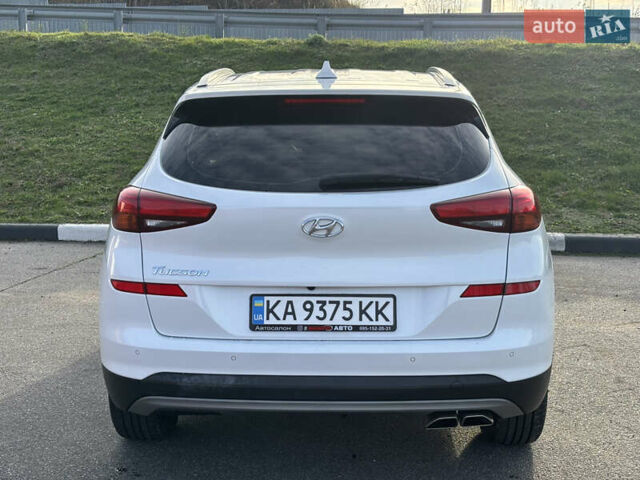 Белый Хендай Туксон, объемом двигателя 1.58 л и пробегом 107 тыс. км за 18500 $, фото 5 на Automoto.ua
