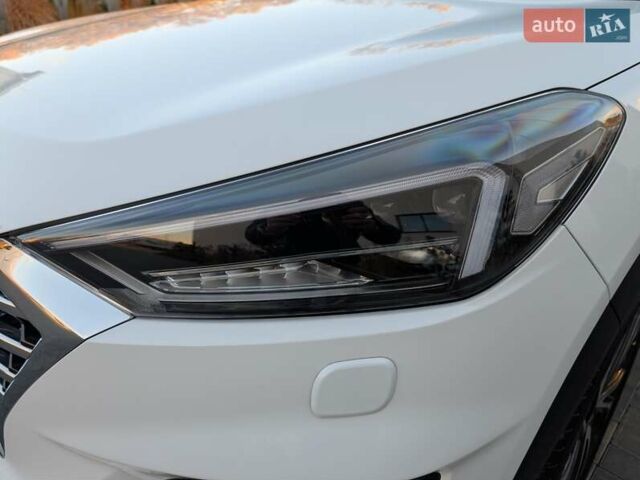 Білий Хендай Туксон, об'ємом двигуна 1.6 л та пробігом 152 тис. км за 21950 $, фото 26 на Automoto.ua
