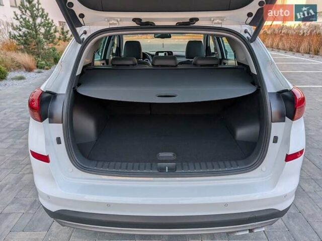 Білий Хендай Туксон, об'ємом двигуна 1.6 л та пробігом 152 тис. км за 21950 $, фото 65 на Automoto.ua