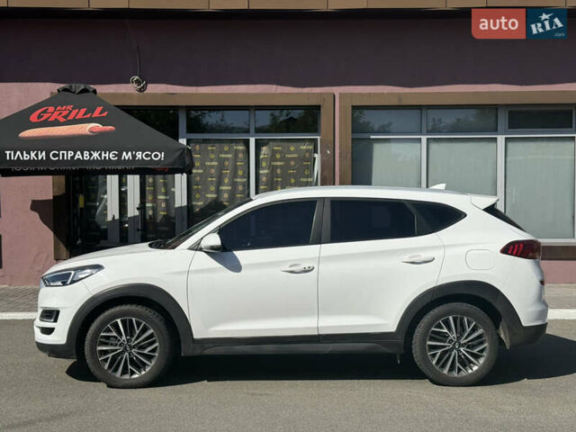 Белый Хендай Туксон, объемом двигателя 2 л и пробегом 167 тыс. км за 22499 $, фото 3 на Automoto.ua