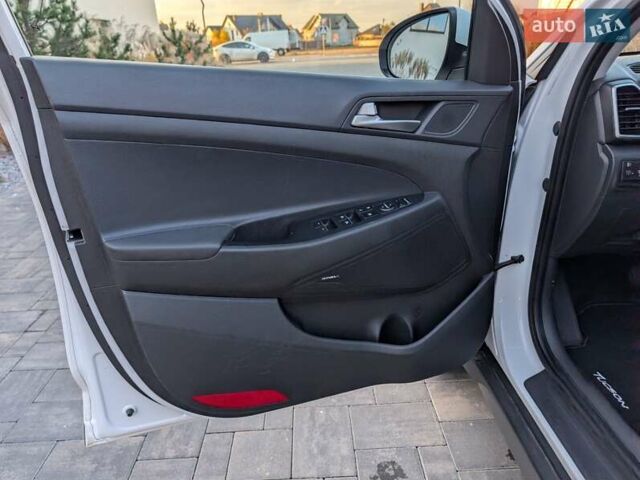 Білий Хендай Туксон, об'ємом двигуна 1.6 л та пробігом 152 тис. км за 21950 $, фото 52 на Automoto.ua