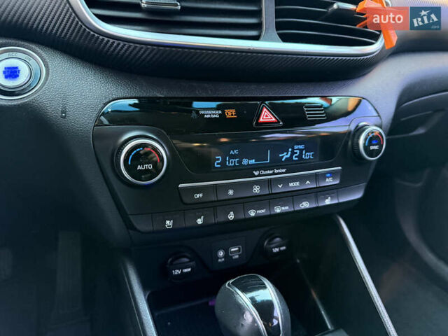 Белый Хендай Туксон, объемом двигателя 2 л и пробегом 167 тыс. км за 22499 $, фото 16 на Automoto.ua