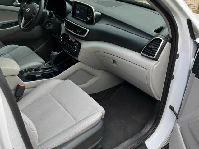 Белый Хендай Туксон, объемом двигателя 2 л и пробегом 95 тыс. км за 14500 $, фото 8 на Automoto.ua