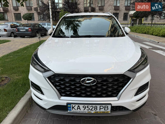 Белый Хендай Туксон, объемом двигателя 2 л и пробегом 167 тыс. км за 22499 $, фото 10 на Automoto.ua