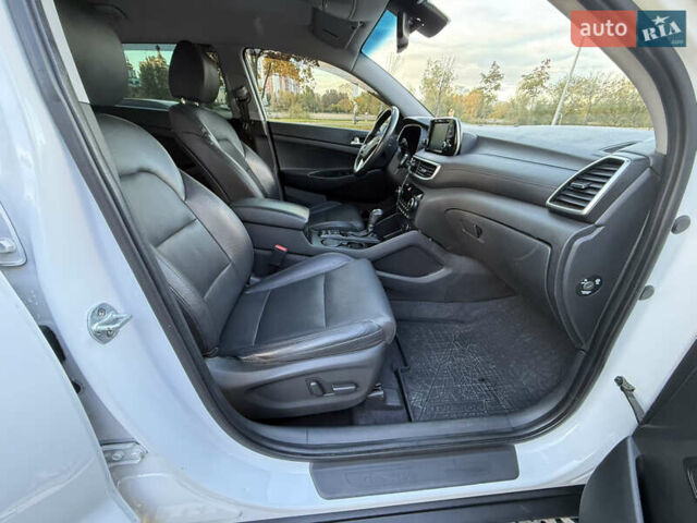 Белый Хендай Туксон, объемом двигателя 1.6 л и пробегом 53 тыс. км за 22500 $, фото 35 на Automoto.ua