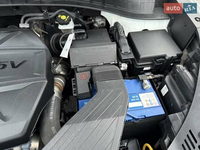 Белый Хендай Туксон, объемом двигателя 2 л и пробегом 114 тыс. км за 23900 $, фото 42 на Automoto.ua