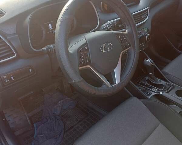 Белый Хендай Туксон, объемом двигателя 2 л и пробегом 43 тыс. км за 24000 $, фото 2 на Automoto.ua