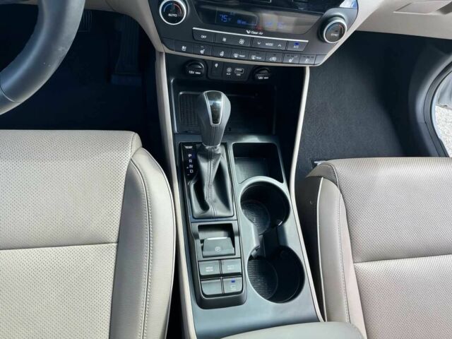 Белый Хендай Туксон, объемом двигателя 2.4 л и пробегом 36 тыс. км за 11400 $, фото 9 на Automoto.ua