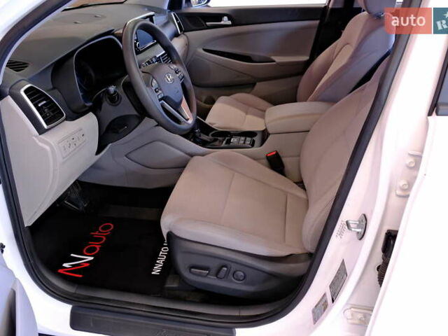 Белый Хендай Туксон, объемом двигателя 2.4 л и пробегом 63 тыс. км за 19500 $, фото 40 на Automoto.ua