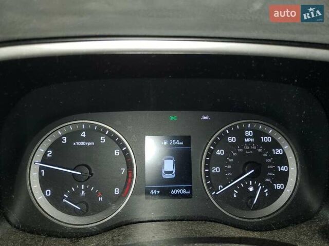 Белый Хендай Туксон, объемом двигателя 2 л и пробегом 97 тыс. км за 4400 $, фото 8 на Automoto.ua