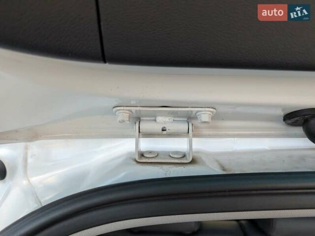 Білий Хендай Туксон, об'ємом двигуна 1.6 л та пробігом 152 тис. км за 21950 $, фото 72 на Automoto.ua