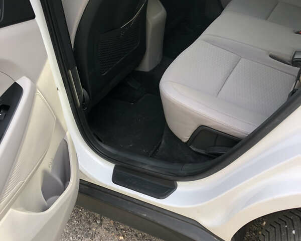 Белый Хендай Туксон, объемом двигателя 2 л и пробегом 25 тыс. км за 15900 $, фото 11 на Automoto.ua