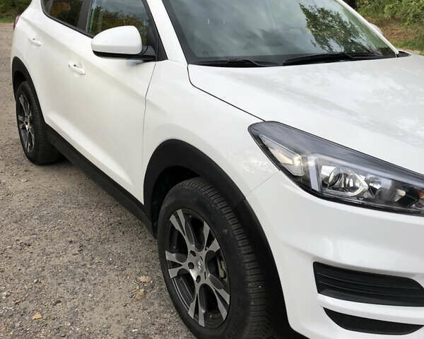 Белый Хендай Туксон, объемом двигателя 2 л и пробегом 25 тыс. км за 15900 $, фото 5 на Automoto.ua