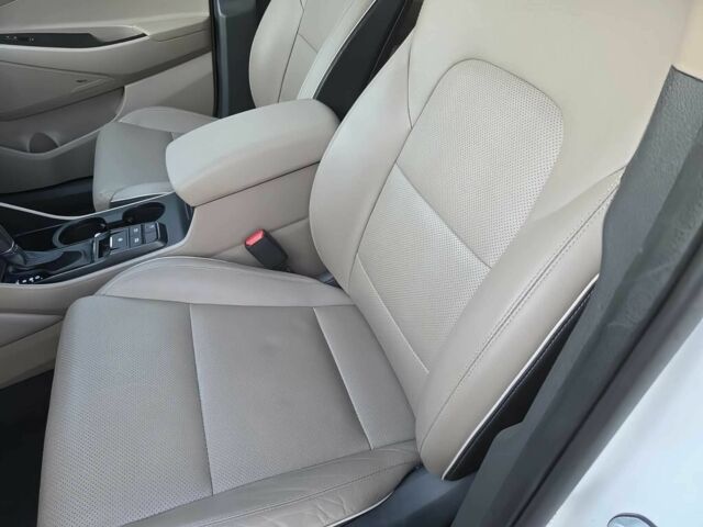 Белый Хендай Туксон, объемом двигателя 2.4 л и пробегом 40 тыс. км за 8600 $, фото 8 на Automoto.ua