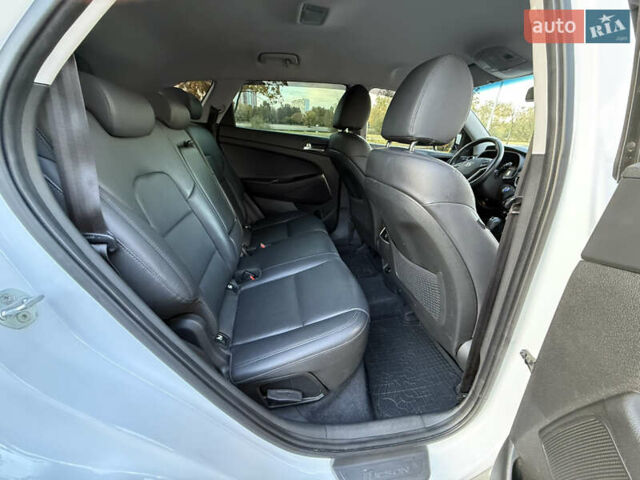 Белый Хендай Туксон, объемом двигателя 1.6 л и пробегом 53 тыс. км за 22500 $, фото 33 на Automoto.ua